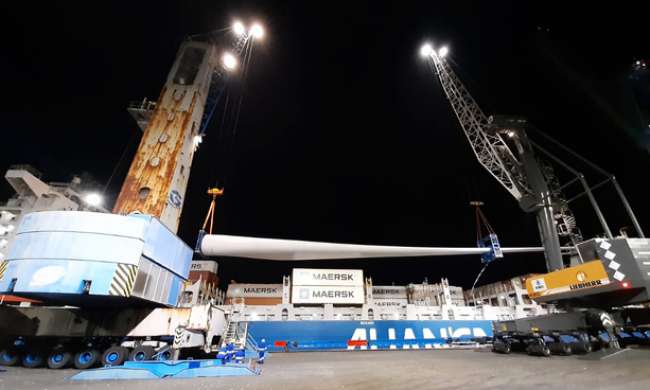 Terminal catarinense da Santos Brasil desembarca pá eólica