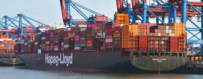 Navio de contêineres da Hapag-Lloyd convertido para GNL chega a Hamburgo