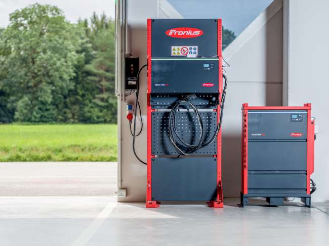 Fronius lança carregadores de baterias para veículos elétricos pesados