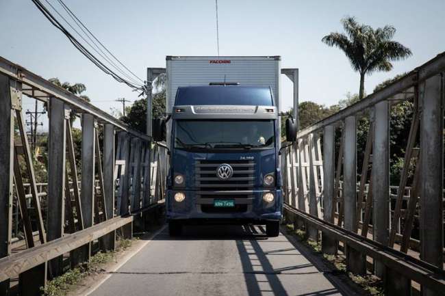 Volkswagen Caminhões e Ônibus amplia oferta de veículos conectados