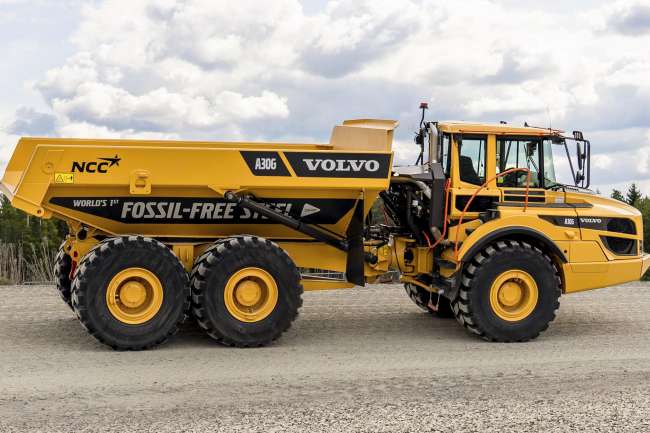 Volvo CE entrega equipamento feito com aço livre de energia fóssil