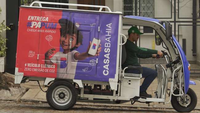 Via adota tuk tuks para a entrega de mercadorias leves