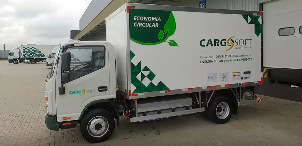 Cargosoft completa 20 anos com investimentos em uma frota completa com controle de temperatura e umidade 