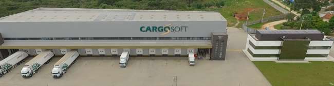 Cargosoft completa 20 anos com investimentos em uma frota completa com controle de temperatura e umidade 