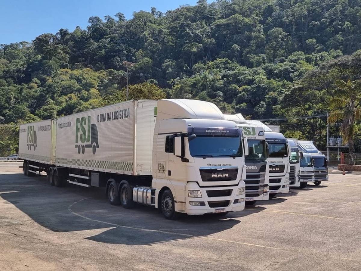 FSJ Logística recebe prêmio de melhor transportadora de 2022 em ranking ...