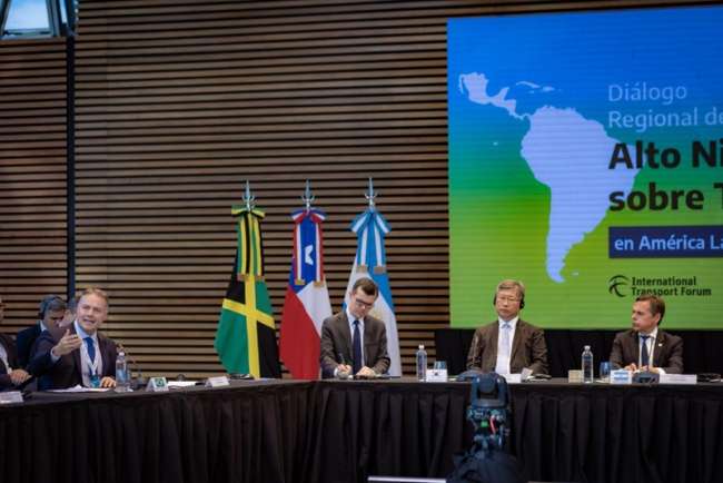 Na Argentina, ministro dos Transportes propõe plano para integrar a logística sul-americana