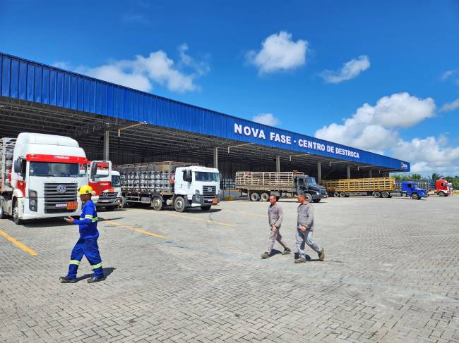 Sulog e Nova Fase implantam 1º centro automatizado de destroca de botijões de gás do país