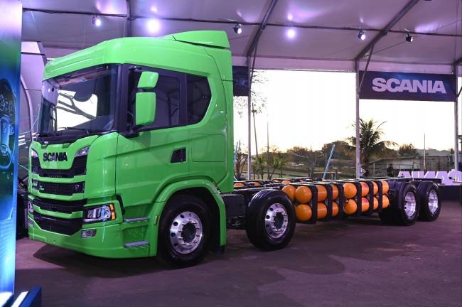 Scania lança primeiro caminhão a gás com 900 km de autonomia; conheça o modelo