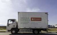 Renner começa a utilizar veículos elétricos na distribuição de produtos em São Paulo