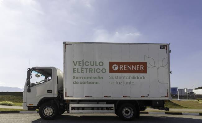 Renner começa a utilizar veículos elétricos na distribuição de produtos em São Paulo