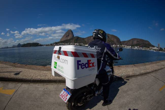 FedEx inaugura primeira loja operada no Brasil com frota 100% elétrica
