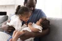 Mês dos pais: Empresa de logística adere ao modelo de licença paternidade estendida