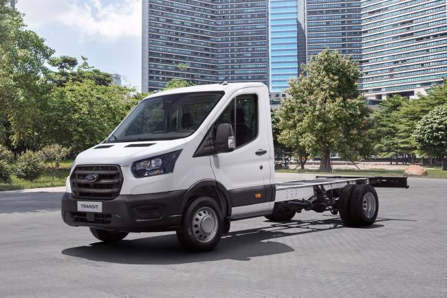 Ford Pro lança a van Transit Chassi 