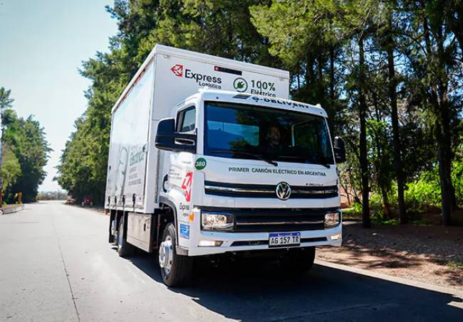 Volkswagen entrega primeiro caminhão elétrico da Argentina para cervejaria