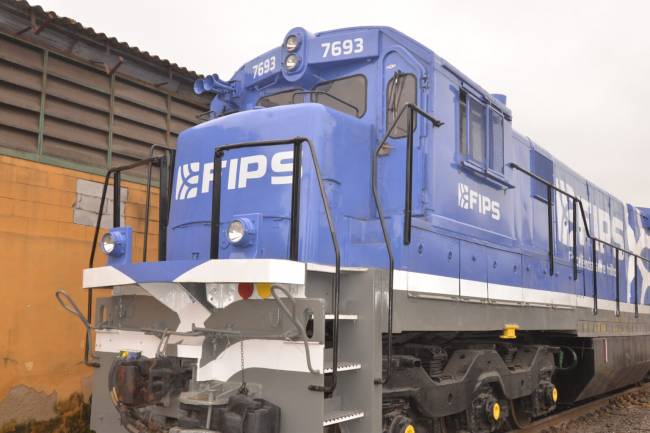 Primeira locomotiva da concessão da FIPS entra em operação