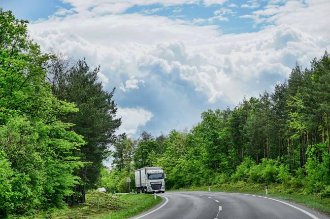 Descubra 3 tecnologias sustentáveis para a descarbonização do transporte refrigerado em tendência para 2024