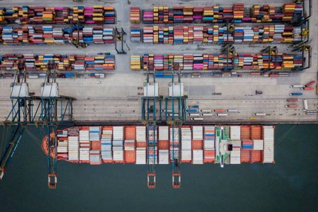 Porto de Santos registra novos recordes em março