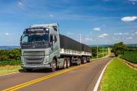 Volvo introduz caminhões FH adaptados para biodiesel 100%