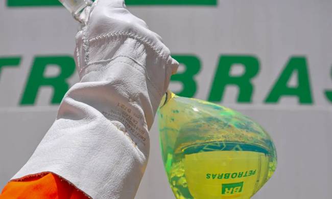 Impacto do reajuste do diesel sobre empresas de logística rodoviária será limitado, avalia Fitch