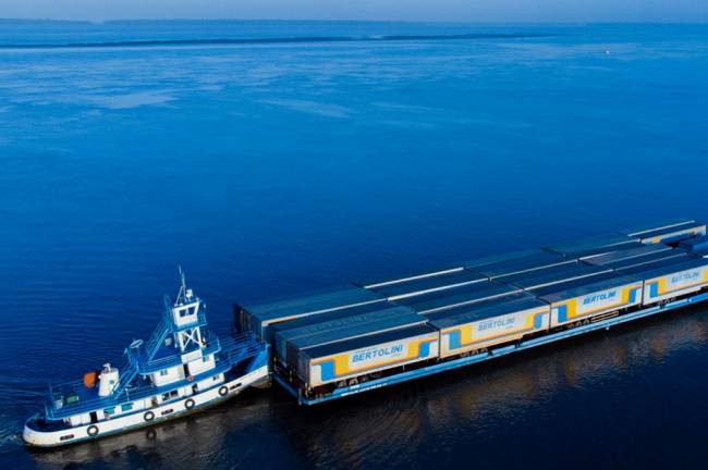 Maior comboio fluvial de transporte de grãos do Brasil parte de Porto Velho para Santarém