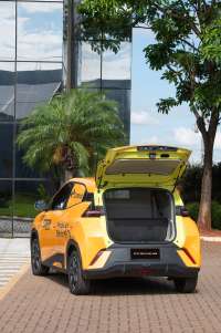 BYD lança Dolphin Mini Cargo na Intermodal e aposta em soluções elétricas para logística urbana