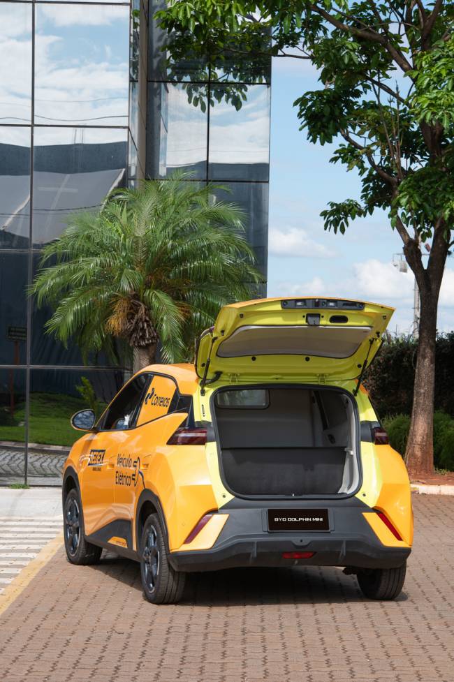 BYD lança Dolphin Mini Cargo na Intermodal e aposta em soluções elétricas para logística urbana