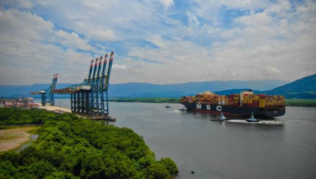 Movimentação de contêineres cresce pelo terceiro mês consecutivo no Porto de Santos