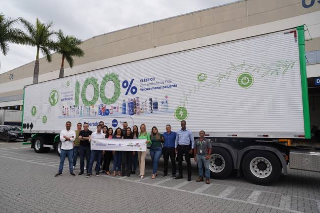 Beiersdorf e Reiter Log implementam o primeiro caminhão elétrico pesado do setor de beleza no Brasil