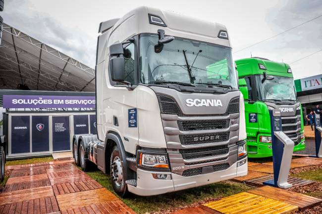 Scania lança caminhão a gás RH 460 6x4 e reforça portfólio sustentável na Agrishow 2025
