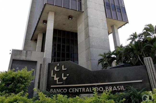 Banco Central prevê manutenção da Selic em 15% ao ano por período prolongado