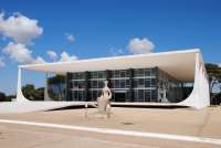 Setor produtivo contesta aumento do IOF e apoia decreto do Congresso no STF