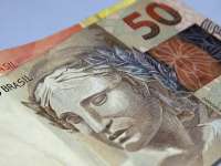Mercado mantém projeção da Selic em 15% até o fim de 2025 e reduz expectativas de inflação