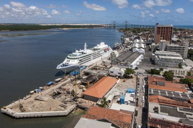 Ministro assina ordem de serviço para dragagem no Porto de Natal