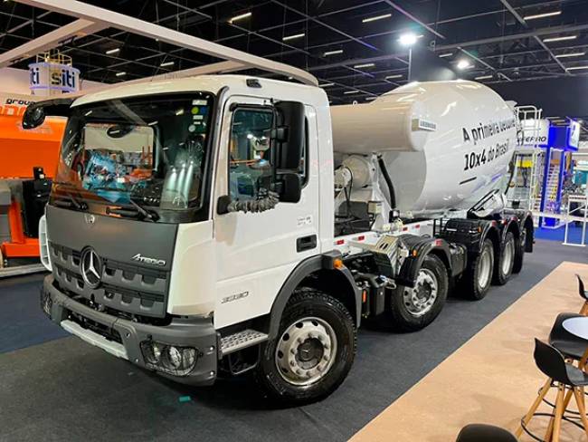 Mercedes-Benz apresenta protótipo do Atego 3330 10×4 betoneira