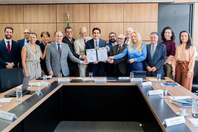 ABTP celebra acordo inédito para revisão de leis trabalhistas no setor portuário