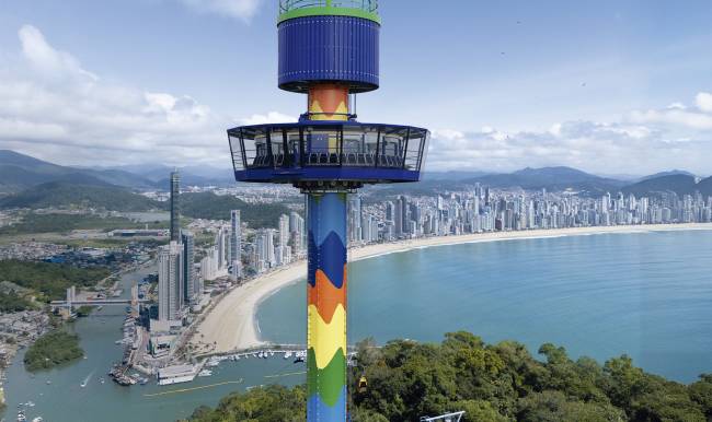 Next Shipping conduz operação logística de torre panorâmica gigante em Balneário Camboriú
