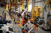 Suspensys inicia produção integral de eixos dianteiros para caminhões da Mercedes-Benz no Brasil e Argentina