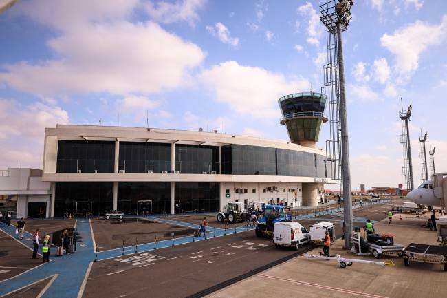 Aeroporto de Maringá retoma logística internacional após conclusão do realfandegamento