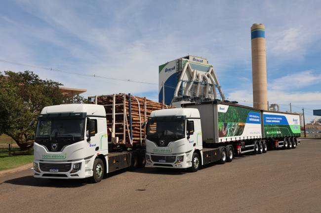 Bracell inicia operação de caminhões elétricos de 74 toneladas e amplia eletrificação da logística florestal e industrial