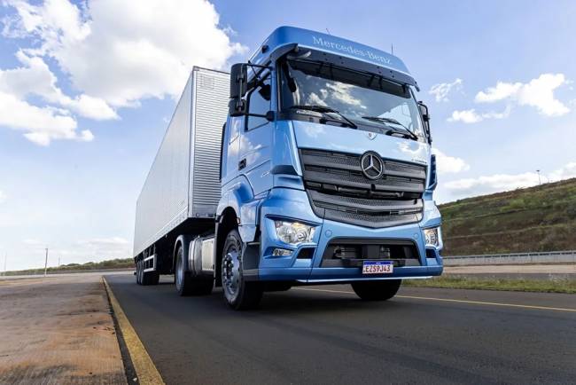 Mercedes-Benz do Brasil amplia vendas de caminhões e avança em participação no mercado em 2025