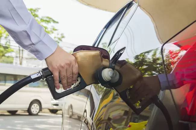 Gasolina e etanol ficam mais caros em dezembro, aponta Edenred Ticket Log