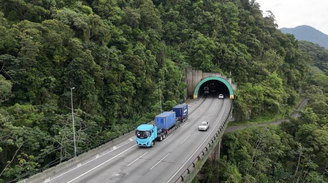 Gelog realiza operação com caminhão elétrico no Sistema Anchieta-Imigrantes e transporta 50 toneladas