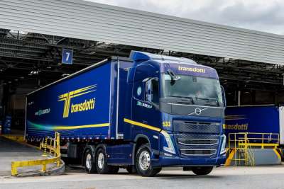 Volvo agrega caminhões movidos a 100% biodiesel em transporte de peças em Curitiba