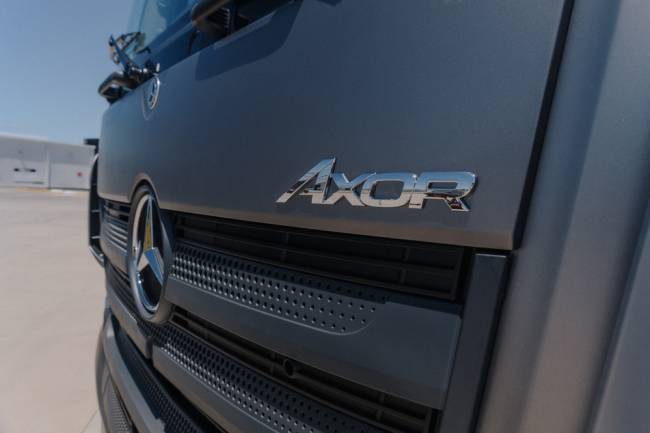 Caminhão extrapesado Mercedes-Benz Novo Axor estreia no mercado argentino