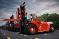 Heli traz empilhadeira de 70 toneladas ao Brasil para atender portos e indústrias