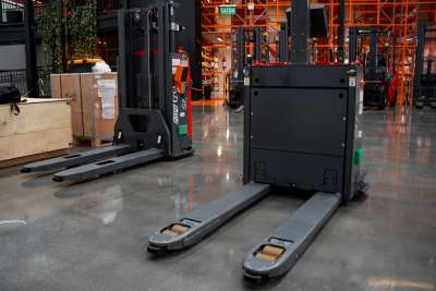 Grupo KMR apresenta empilhadeiras autônomas da Heli Brasil na Intermodal 2026