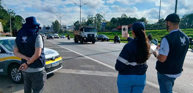 Cetesb realiza operação em 28 rodovias para fiscalizar caminhões e ônibus com emissão irregular de poluentes