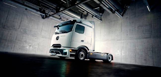 Mercedes-Benz Trucks amplia linha elétrica na Europa com nova versão eActros Lowliner
