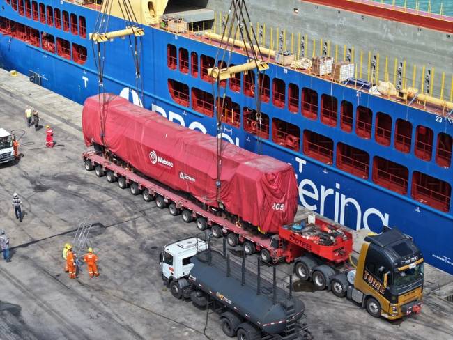Porto do Açu realiza primeira operação de movimentação de locomotivas para exportação