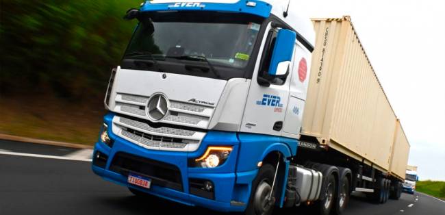 Ever Express reforça frota com 11 caminhões Mercedes-Benz Actros para operações de comércio exterior